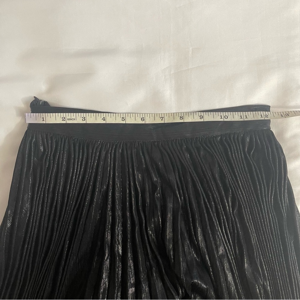 Metallic black pleated evening maxi skirt with high side slit - Picture 7 of 9